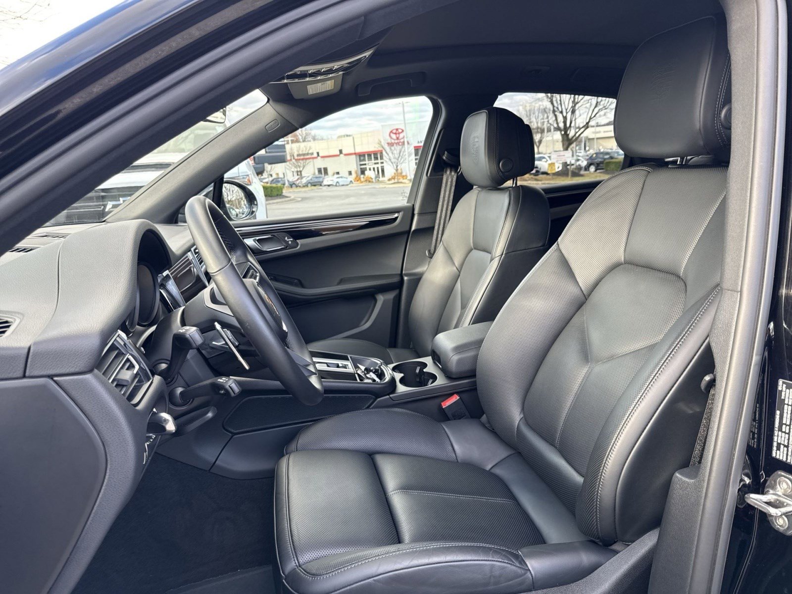 Used 2024 Porsche Macan image 13