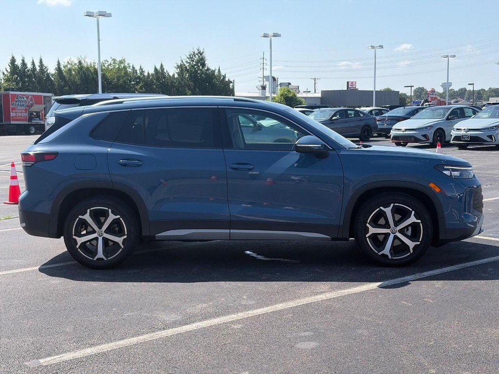 Certified 2026 Volkswagen Tiguan SE FWD image 4