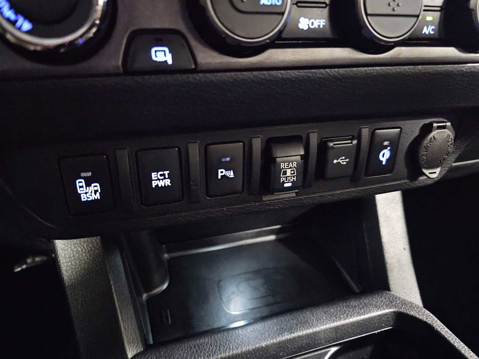 Used 2022 Toyota Tacoma TRD Sport w/ Technology Package AWD/4WD image 17
