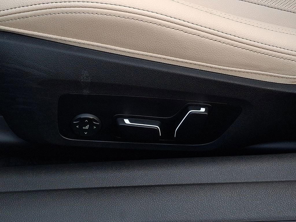 Certified 2025 BMW 440i xDrive Convertible w/ Premium Package image 12