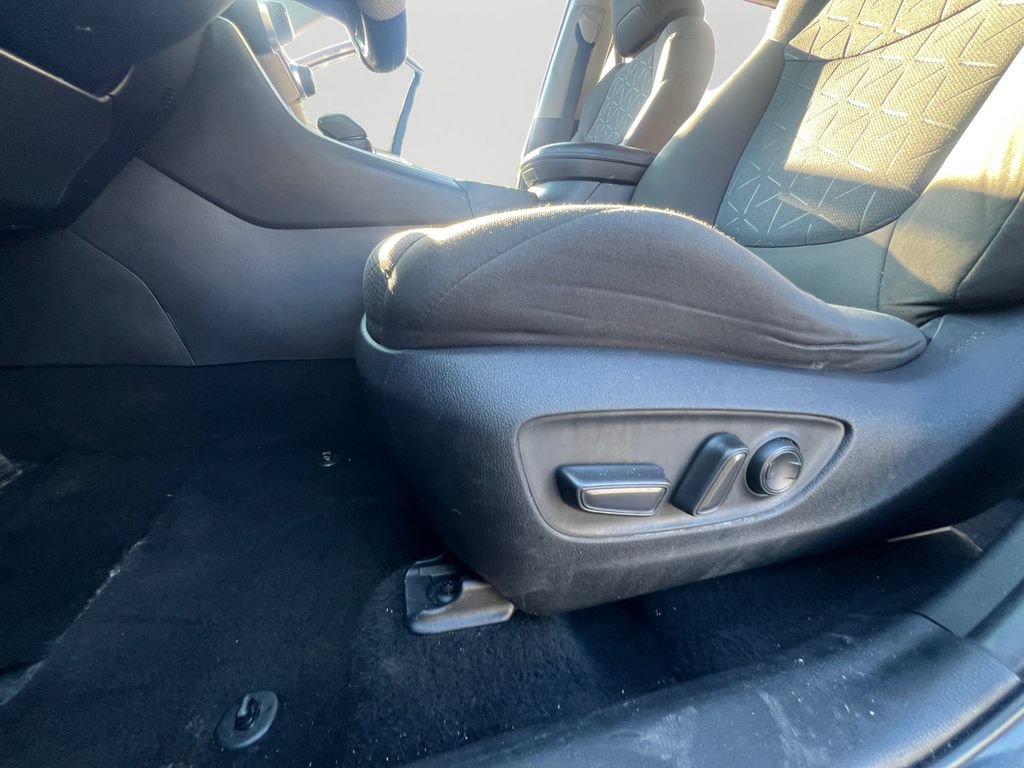 Used 2022 Toyota RAV4 XLE AWD/4WD image 23