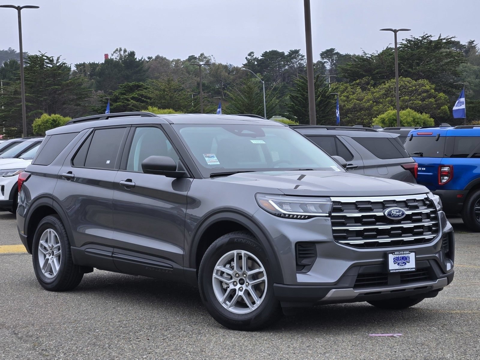 New 2026 Ford Explorer Active RWD image 2
