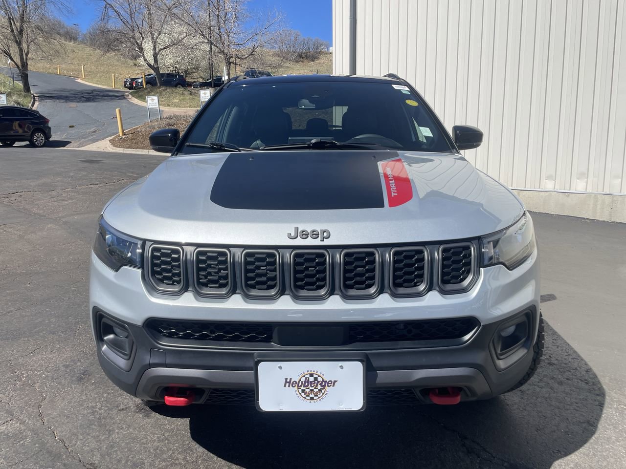 Used 2025 Jeep Compass Trailhawk AWD/4WD image 2