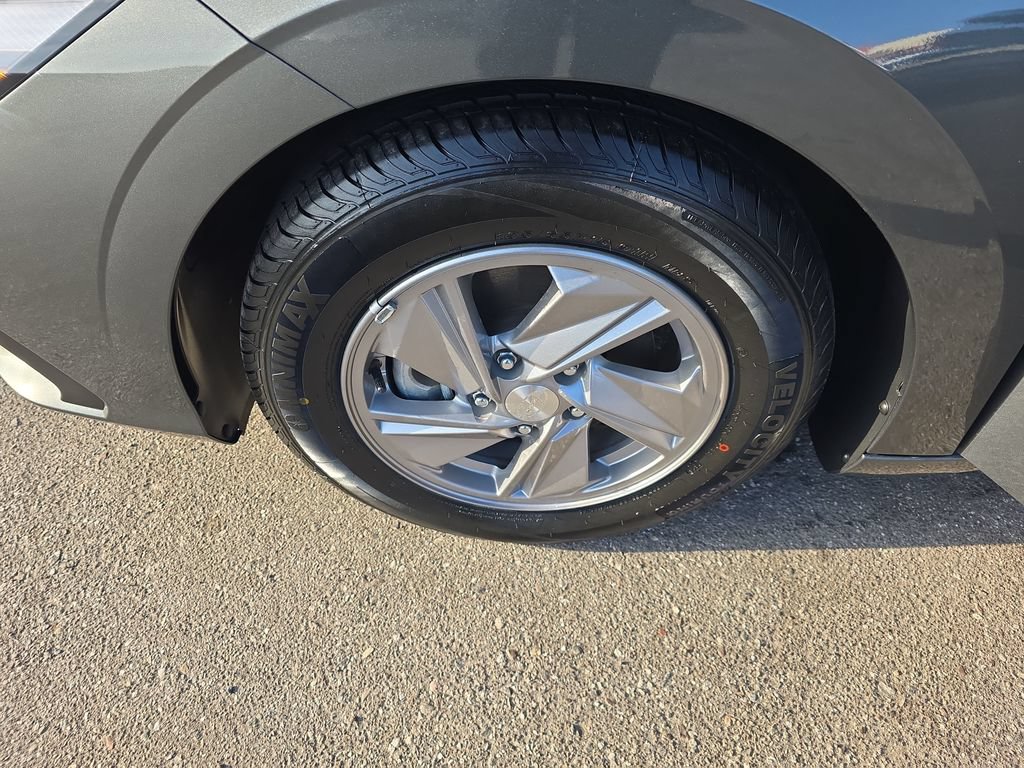 Used 2025 Hyundai Elantra SE FWD image 24