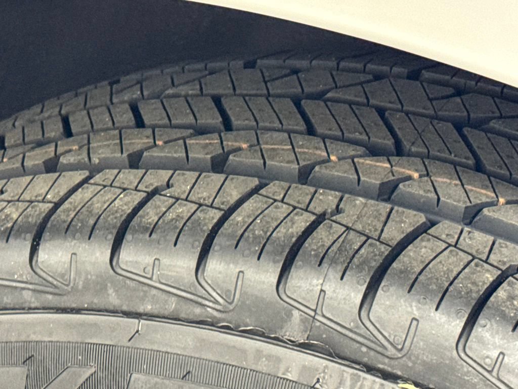 Certified 2024 Chevrolet Equinox LT AWD/4WD image 17