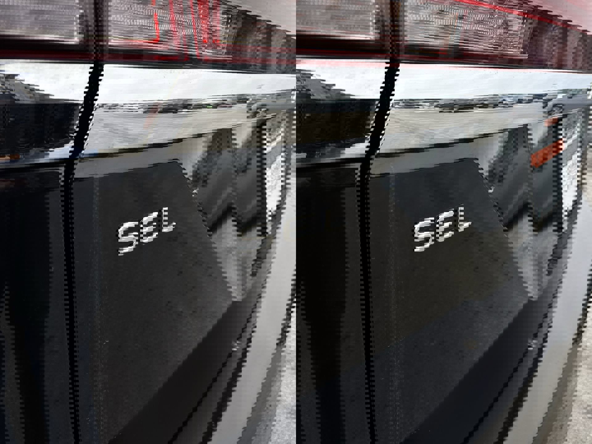 Certified 2025 Volkswagen Atlas SEL image 33