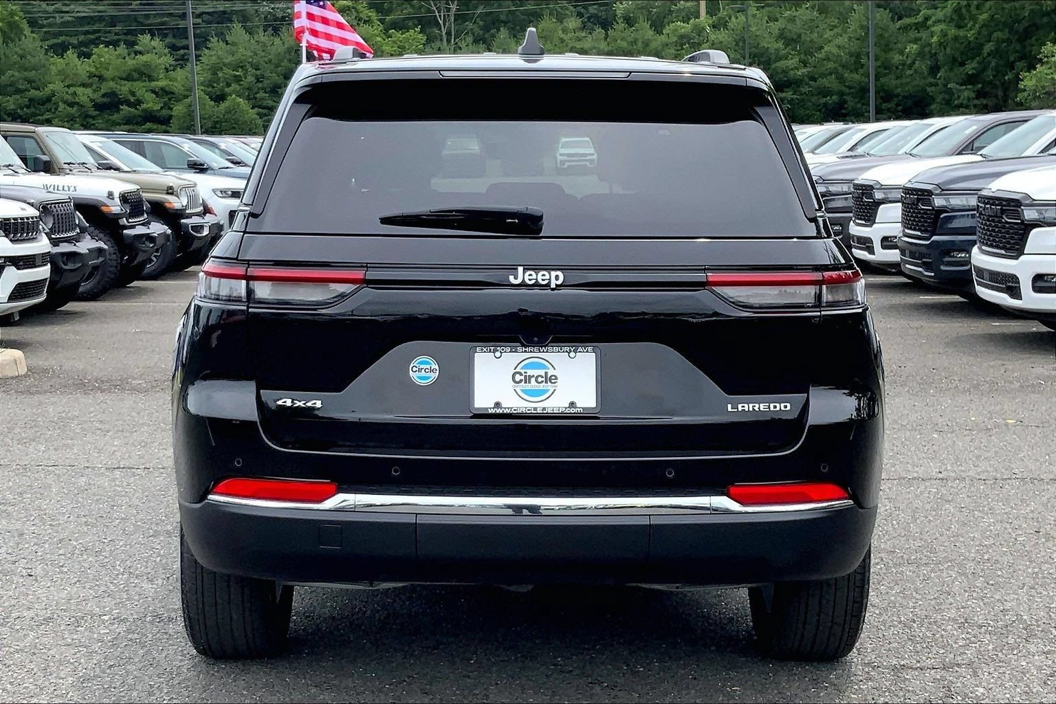 Certified 2024 Jeep Grand Cherokee Laredo X w/ Luxury Tech Group I AWD/4WD image 4