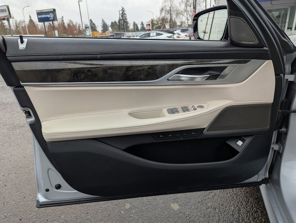 Used 2019 BMW 740i w/ Executive Package image 10