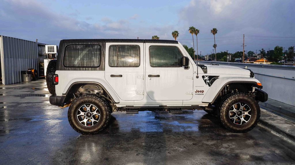 Used 2019 Jeep Wrangler Unlimited Sahara image 13