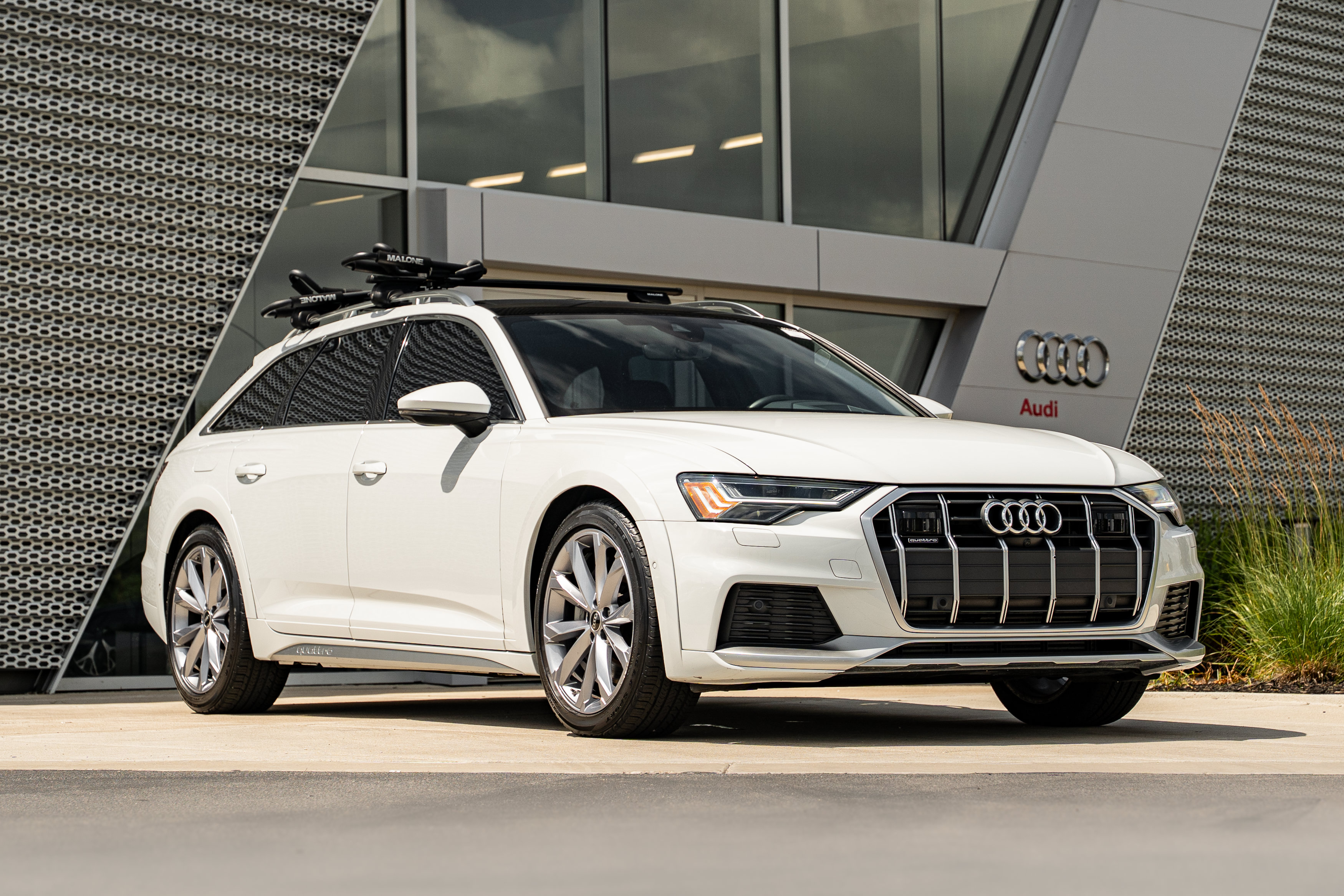 Certified 2025 Audi A6 3.0T allroad Prestige AWD/4WD image 1