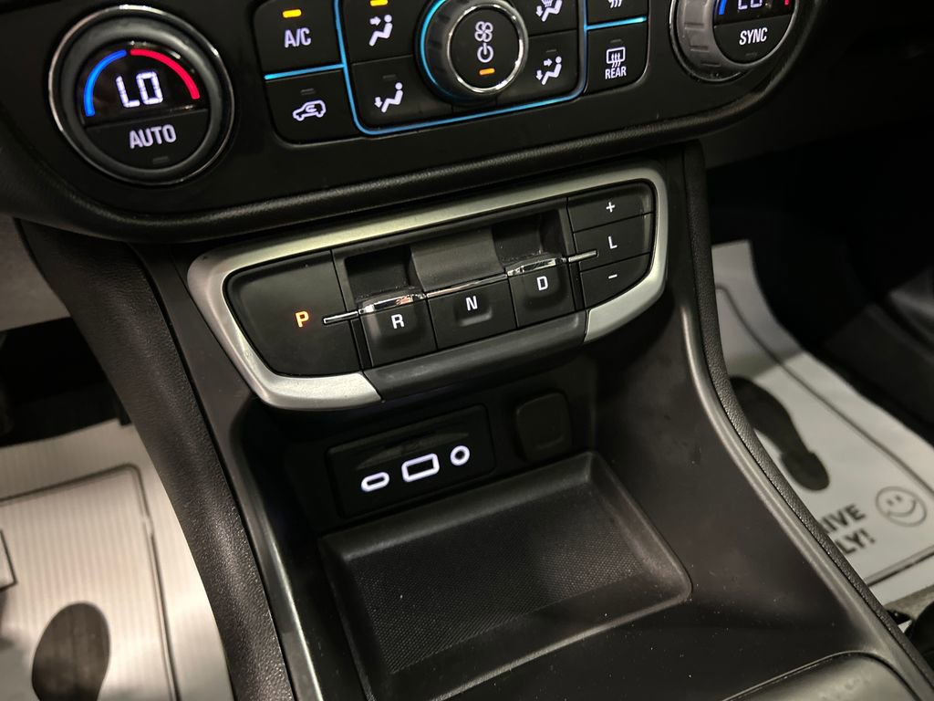 Used 2024 GMC Terrain SLT w/ Elevation Edition image 20