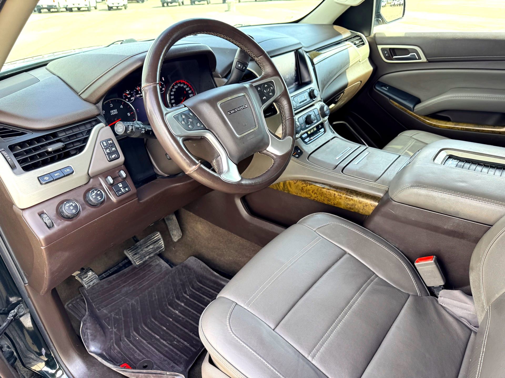 Used 2016 GMC Yukon Denali w/ Open Road Package image 12