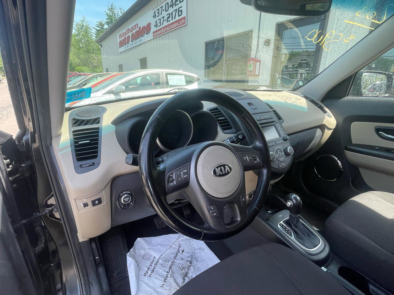 Used 2013 Kia Soul ! FWD image 12