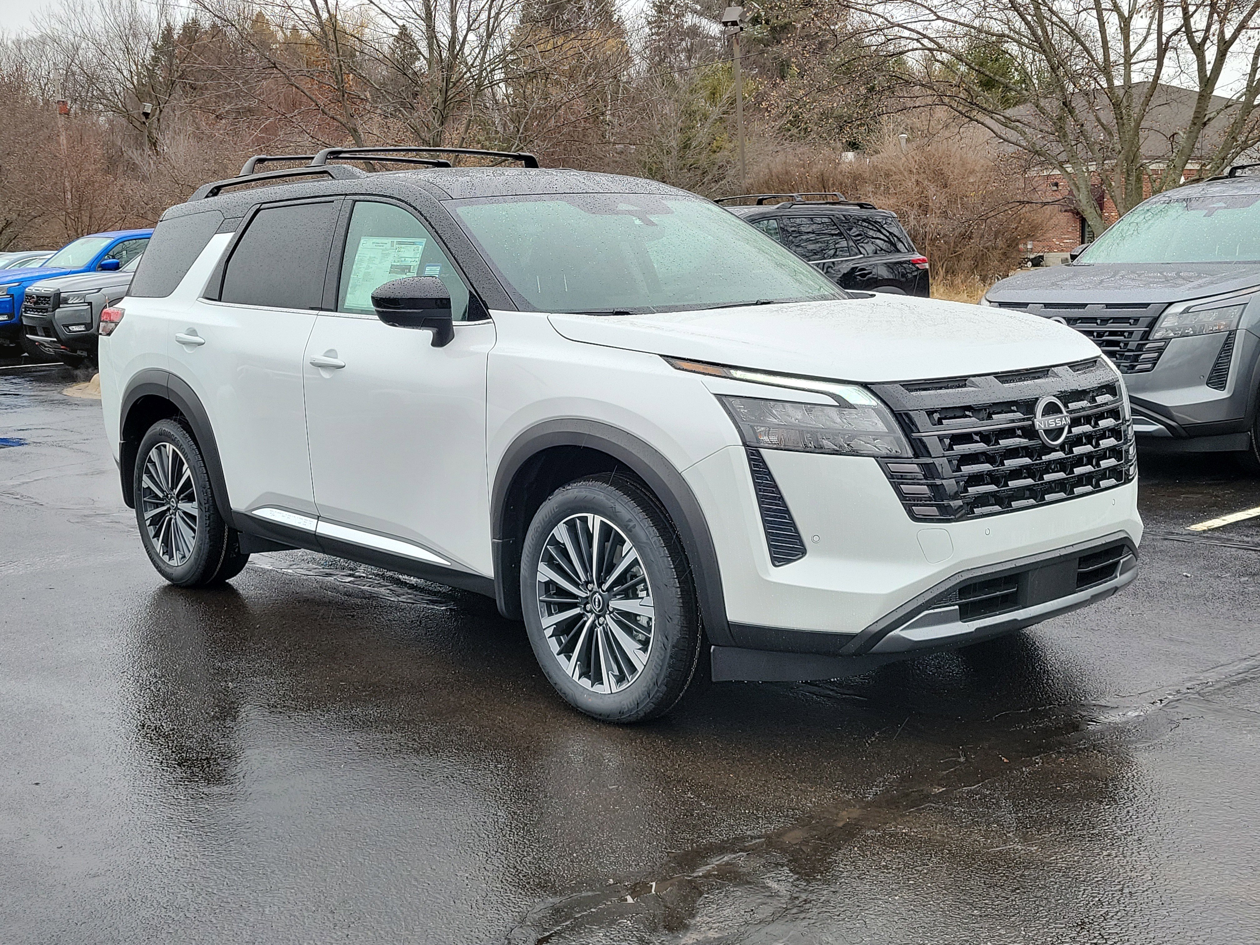 New 2026 Nissan Pathfinder Platinum image 2