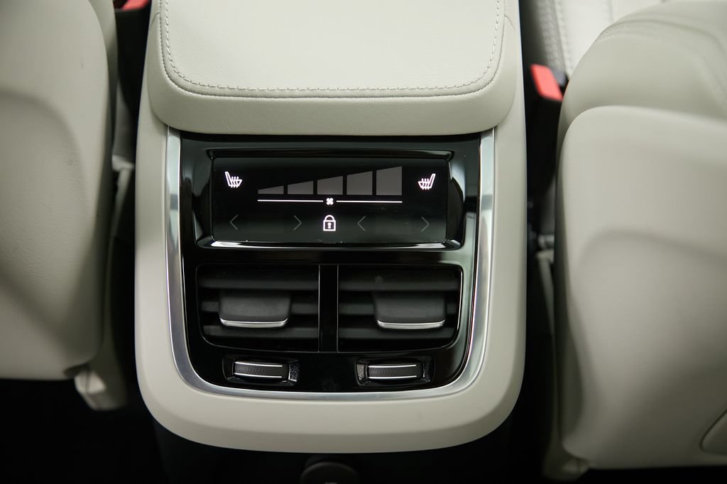 Certified 2024 Volvo XC90 T8 Ultimate w/ Protection Package Premier AWD/4WD image 27