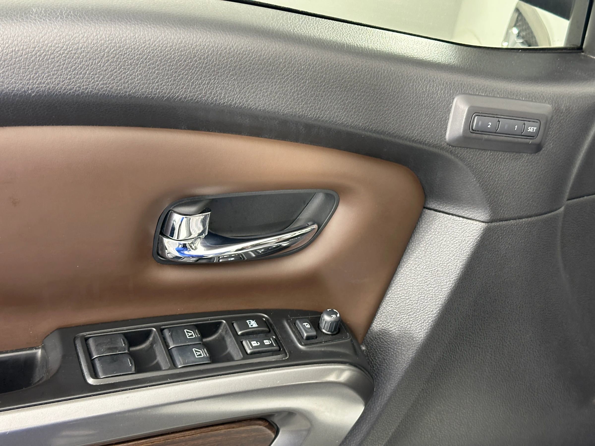 Used 2017 Nissan Titan Platinum Reserve image 26