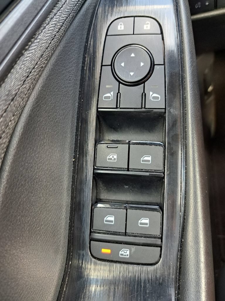 Used 2023 Nissan Rogue S FWD image 16