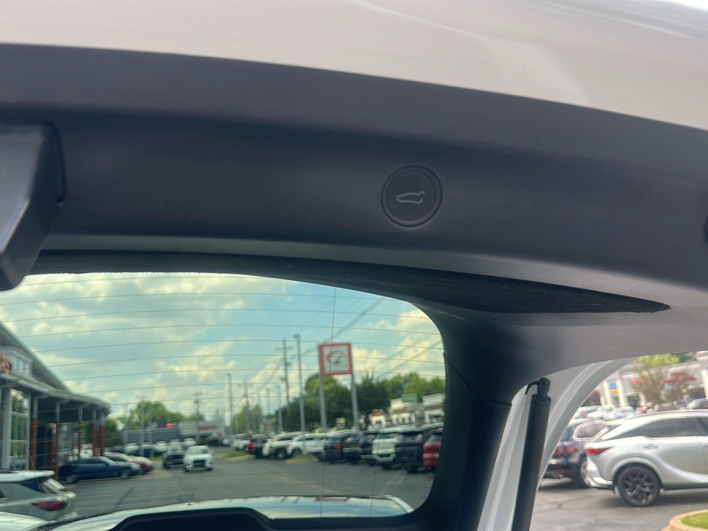 Used 2024 Tesla Model Y Long Range RWD image 17