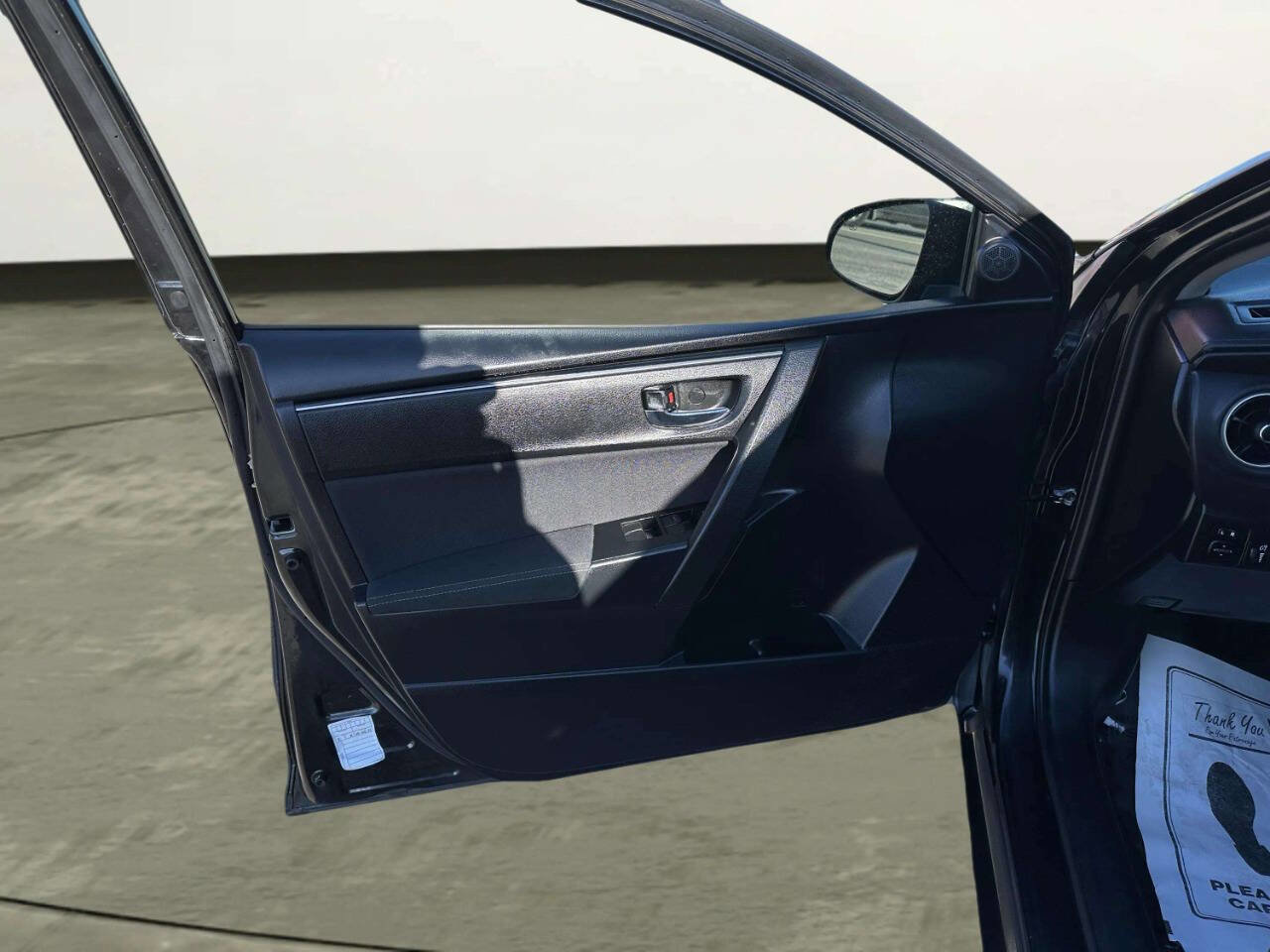 Used 2017 Toyota Corolla LE image 10