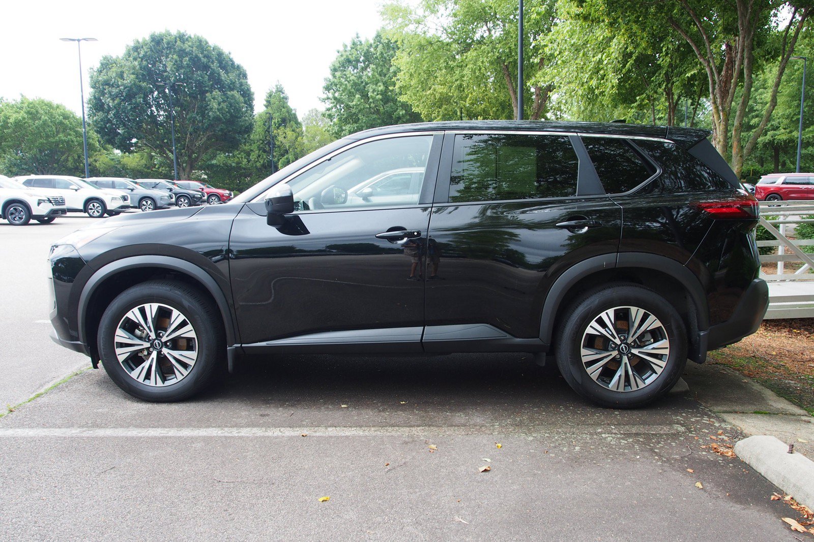 Used 2023 Nissan Rogue SV AWD/4WD image 4