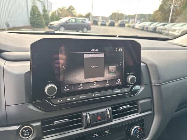 Used 2024 Nissan Pathfinder S image 20