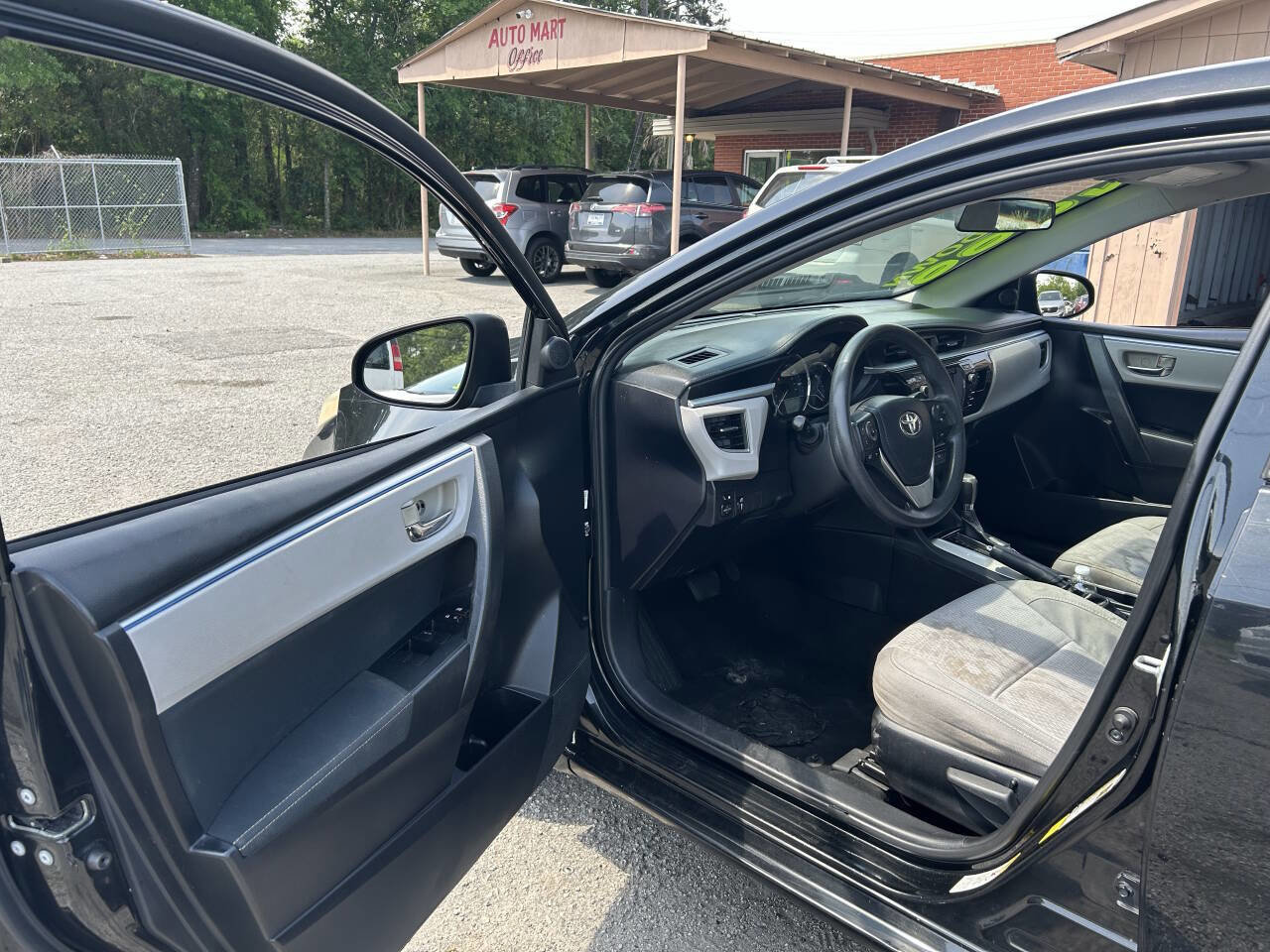 Used 2015 Toyota Corolla LE image 20