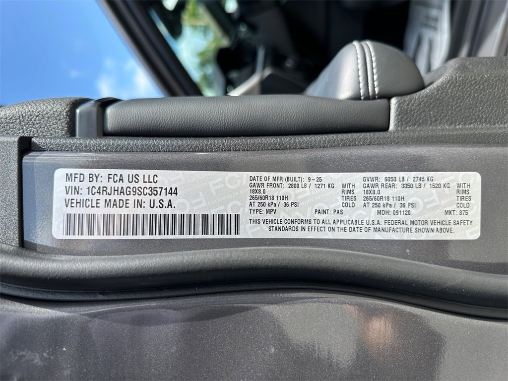 New 2025 Jeep Grand Cherokee Laredo w/ Trailer Tow Package image 30