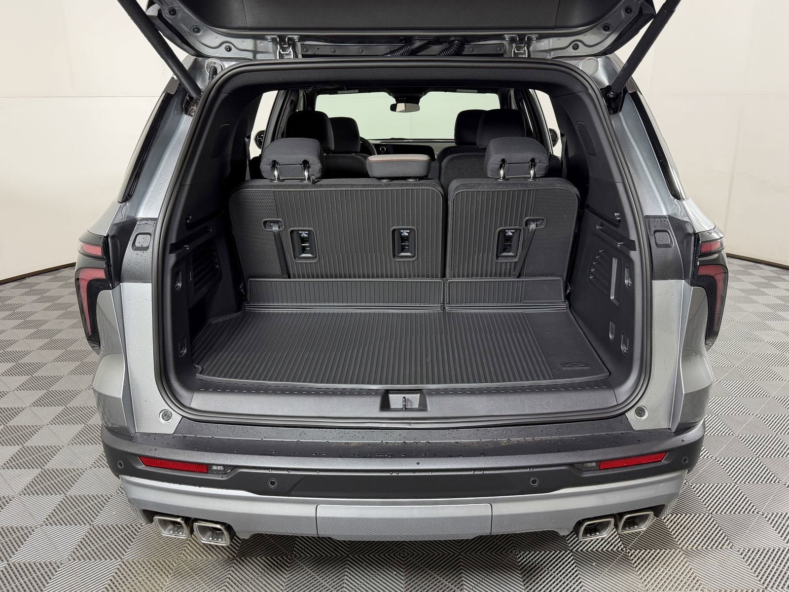 New 2026 Chevrolet Traverse LT w/ LPO, Floor Liner Package FWD image 8