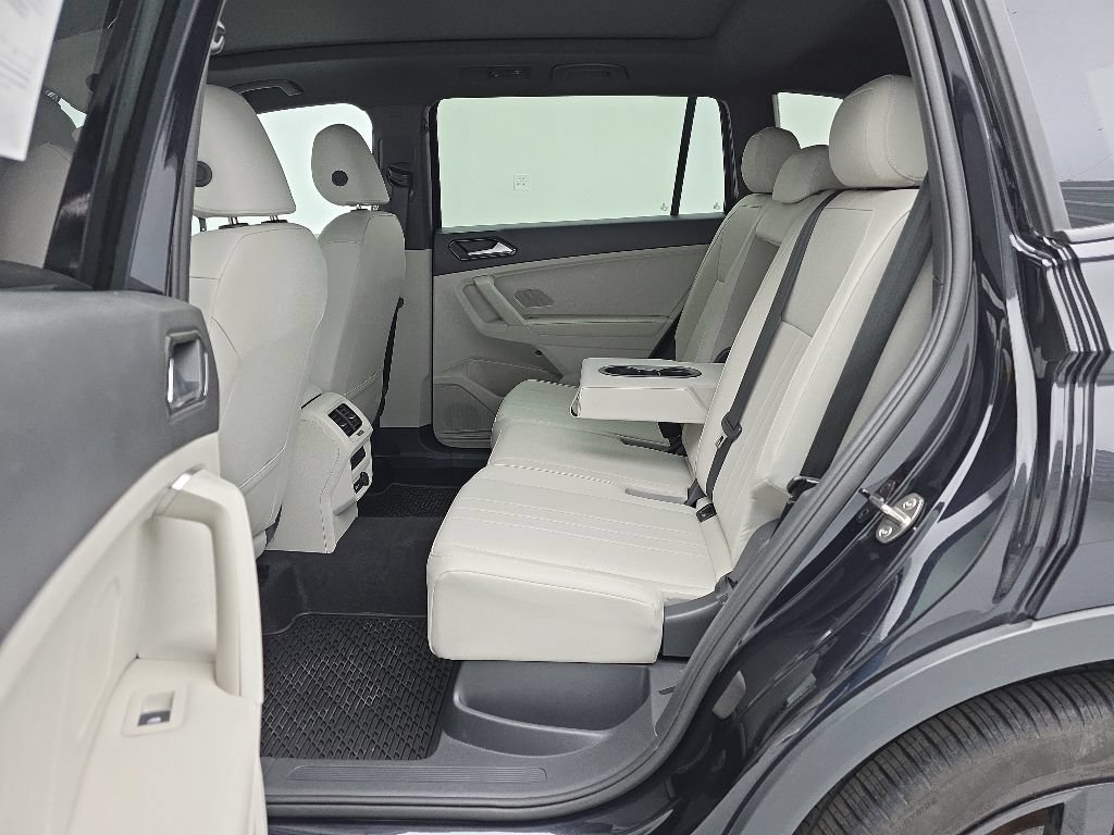 Used 2024 Volkswagen Tiguan SE R-Line AWD/4WD image 44