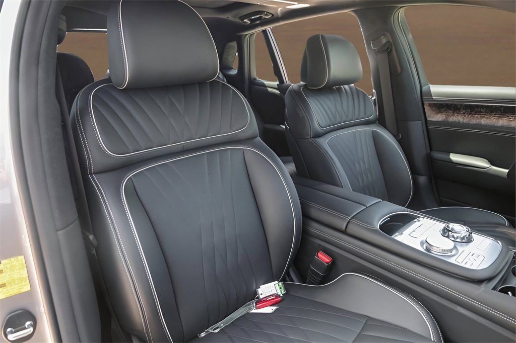 Used 2025 Genesis G90 3.5T image 33