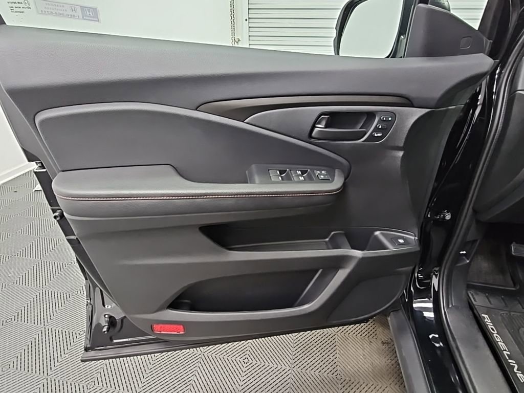 Used 2025 Honda Ridgeline TrailSport image 32