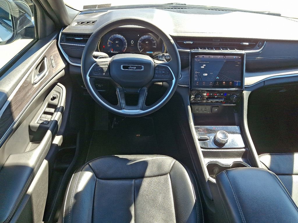 Used 2024 Jeep Grand Cherokee L Limited w/ Luxury Tech Group II AWD/4WD image 12