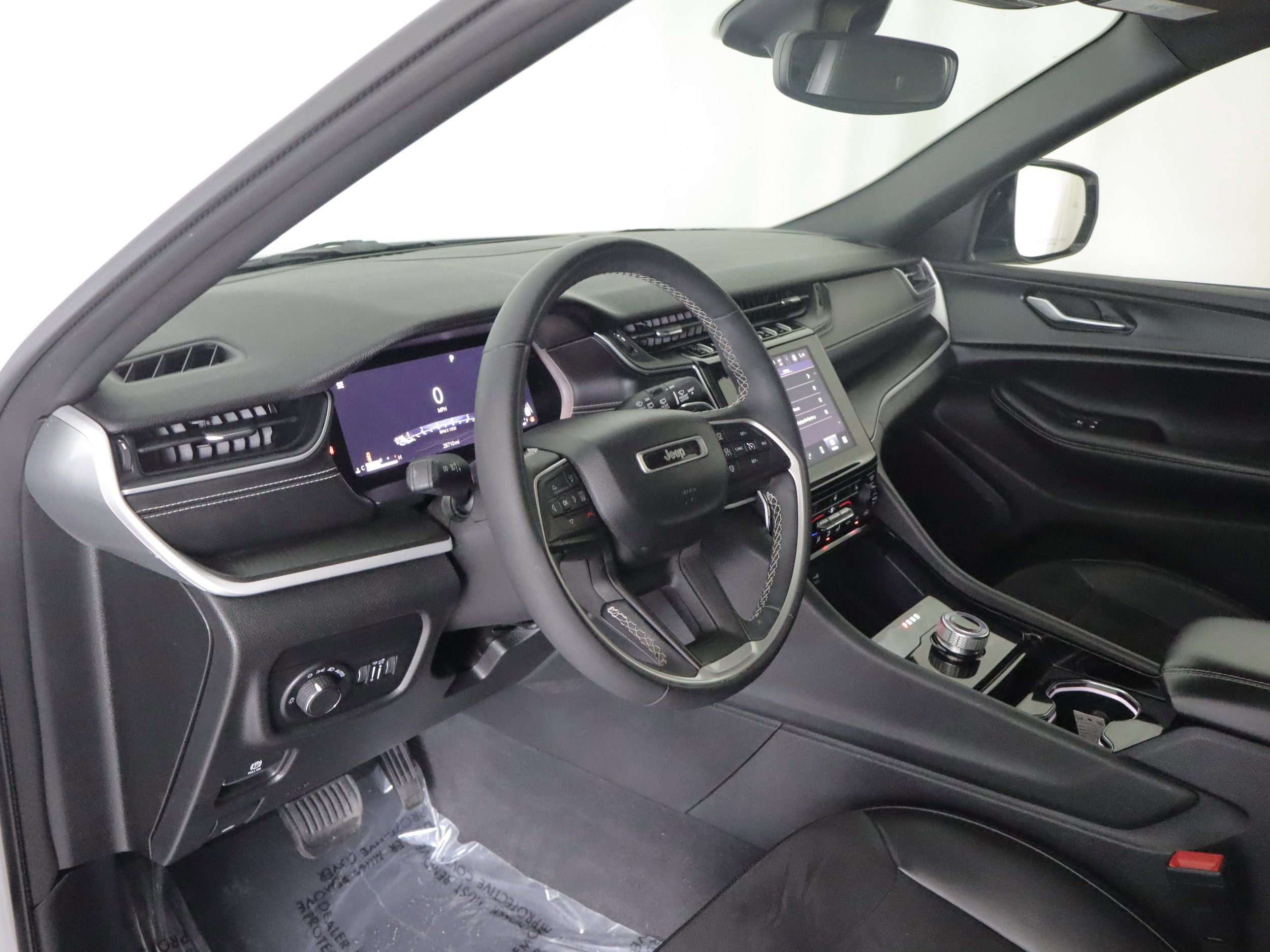 Used 2023 Jeep Grand Cherokee L Laredo AWD/4WD image 9