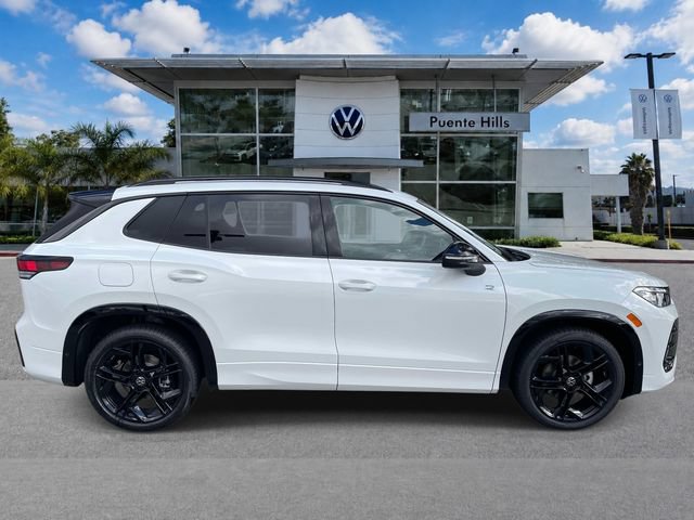 New 2026 Volkswagen Tiguan SE R-Line FWD image 3