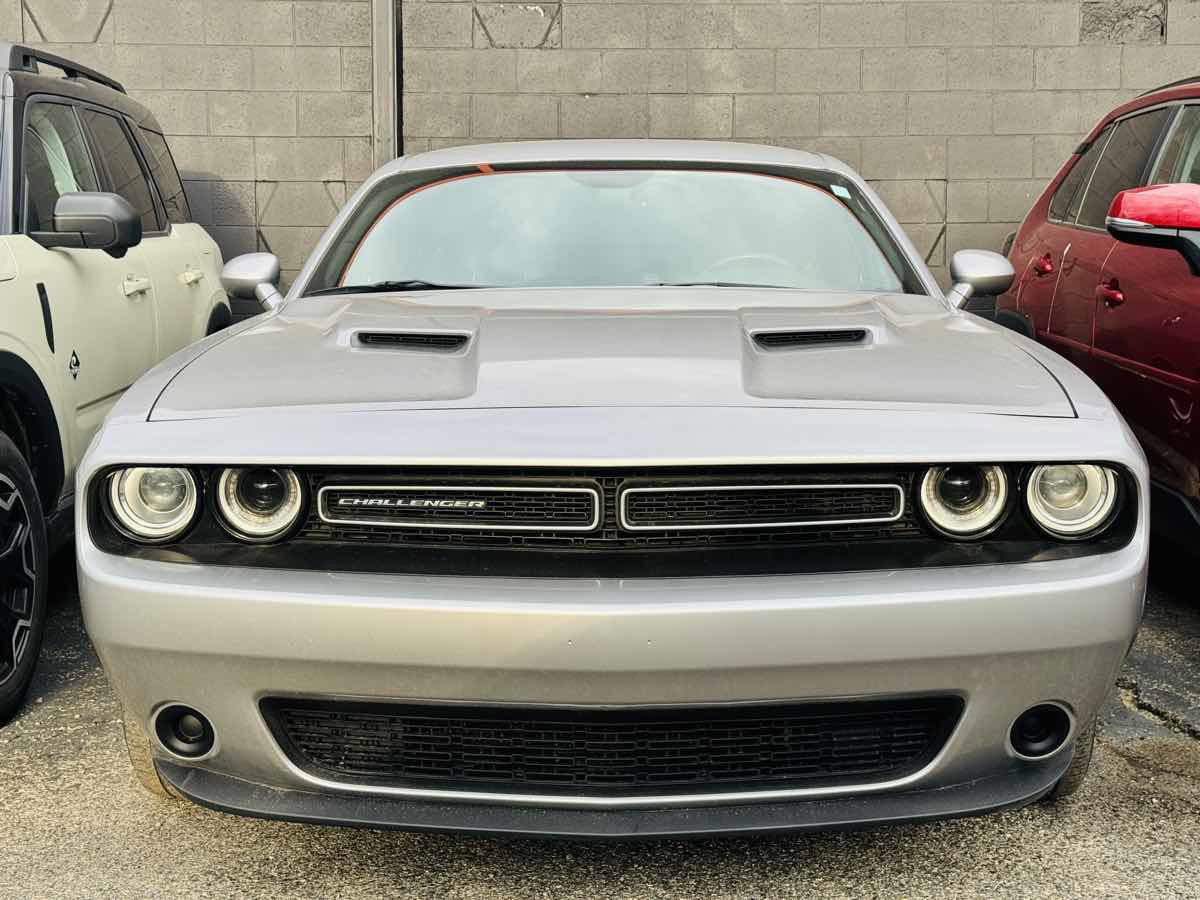 Used 2015 Dodge Challenger SXT RWD image 14
