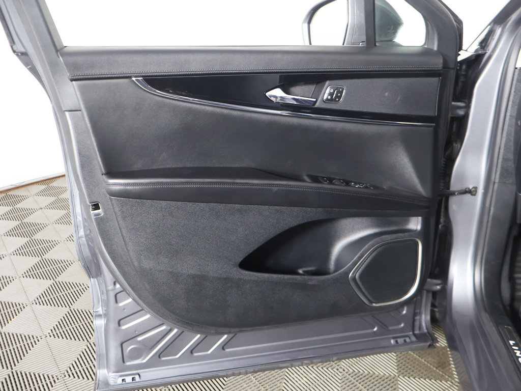 Used 2023 Lincoln Nautilus Reserve AWD/4WD image 28