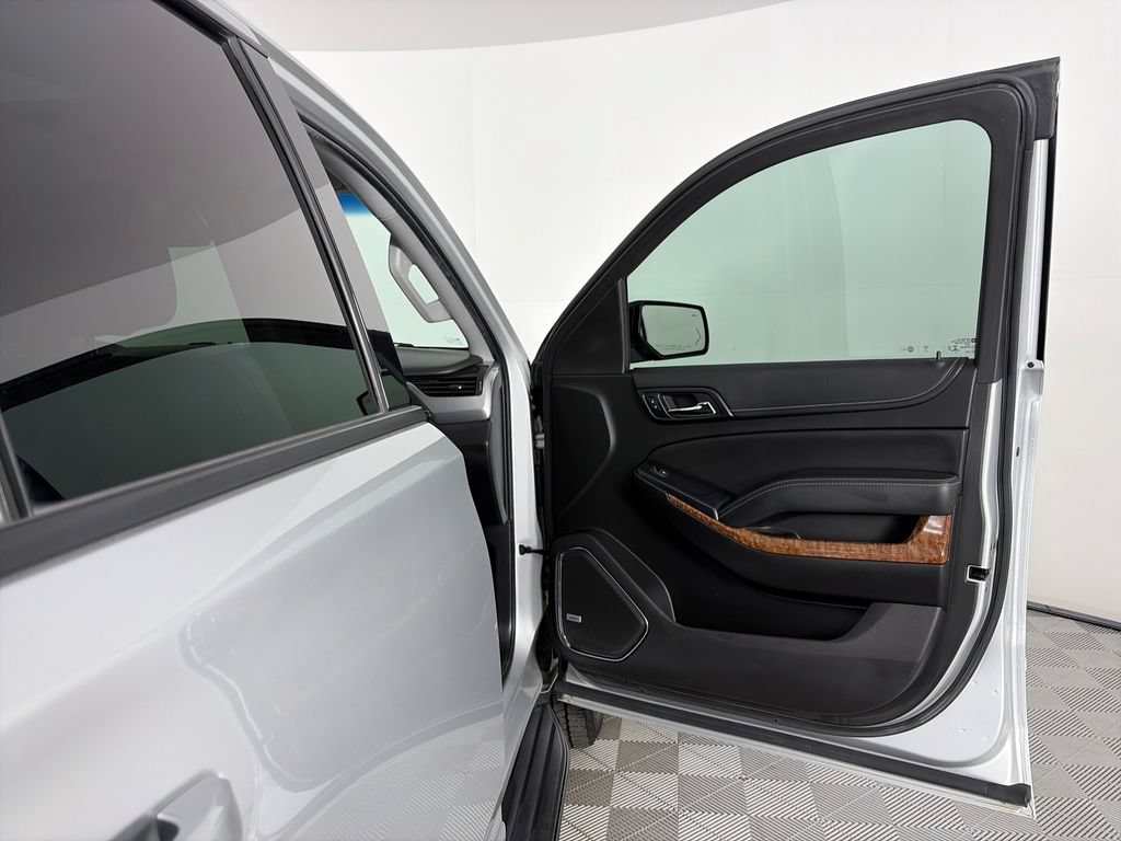 Used 2019 Chevrolet Tahoe Premier AWD/4WD image 32