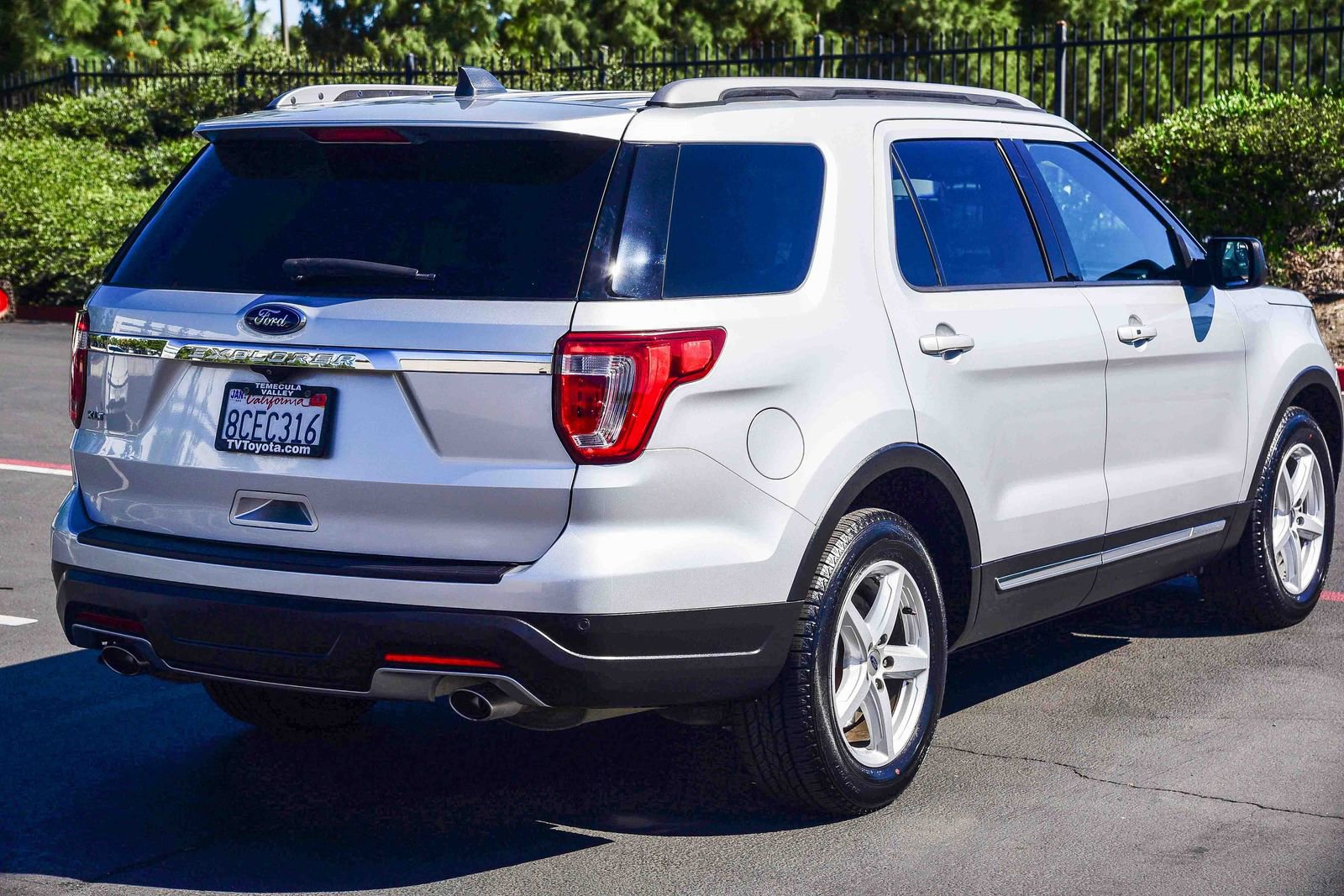 Used 2018 Ford Explorer XLT image 7