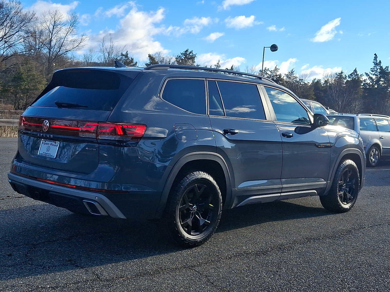 Used 2025 Volkswagen Atlas Peak Edition SE AWD/4WD image 6