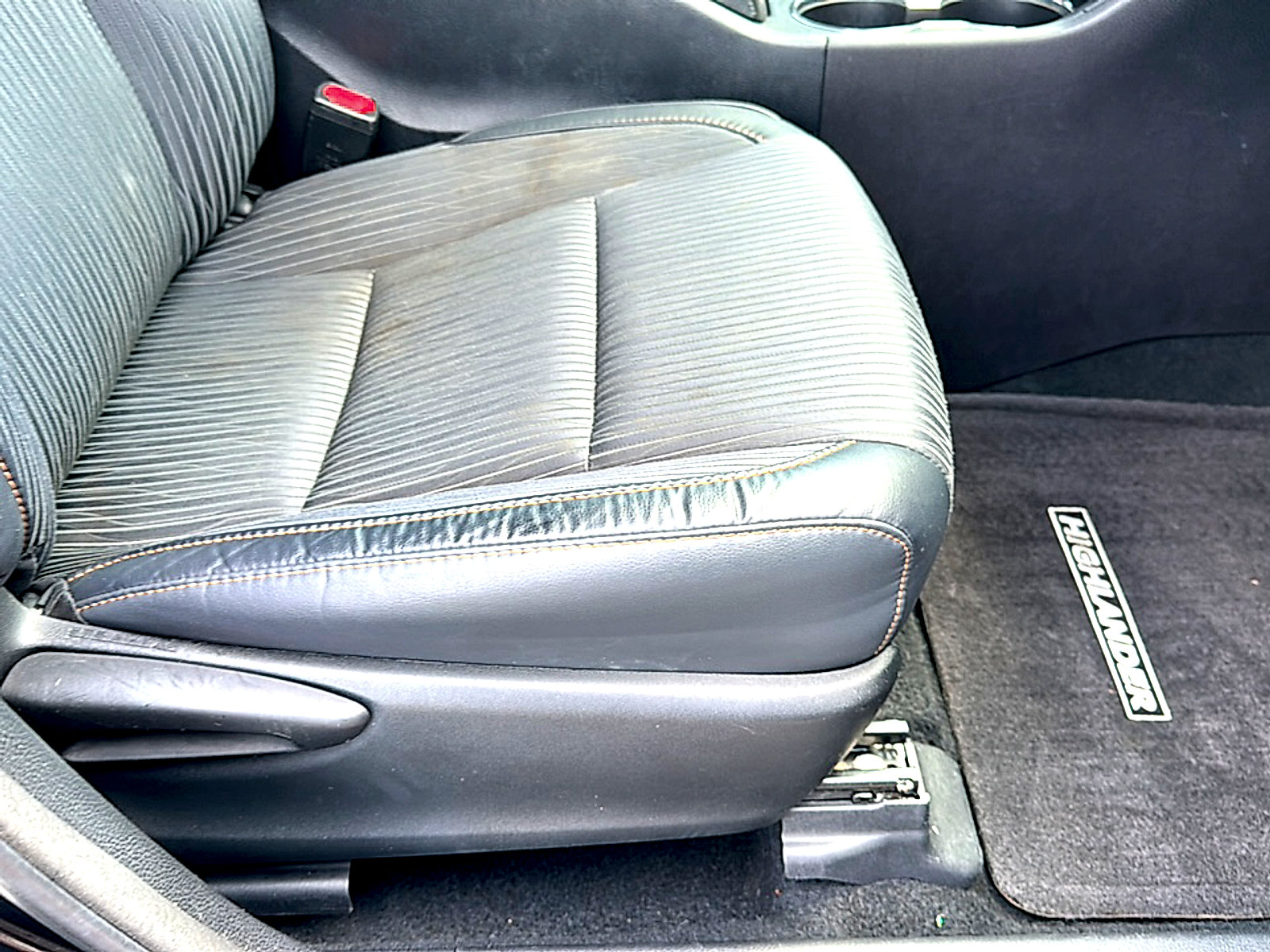 Used 2018 Toyota Highlander Plus FWD image 27