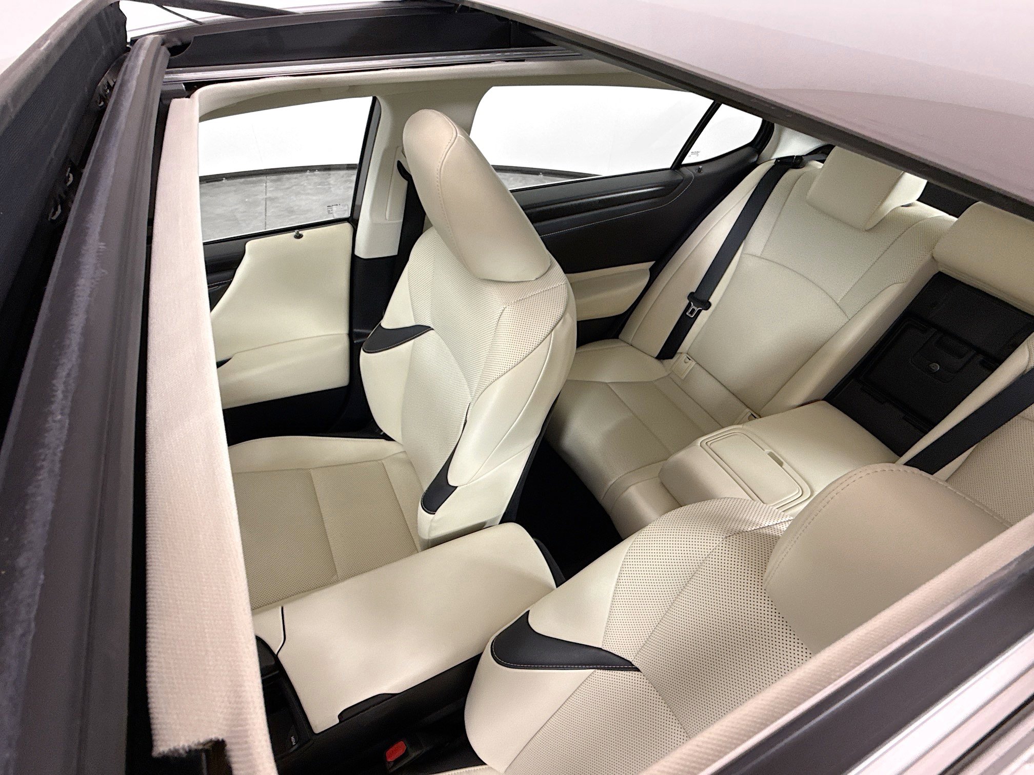 Certified 2022 Lexus ES 350 w/ Premium Package image 14