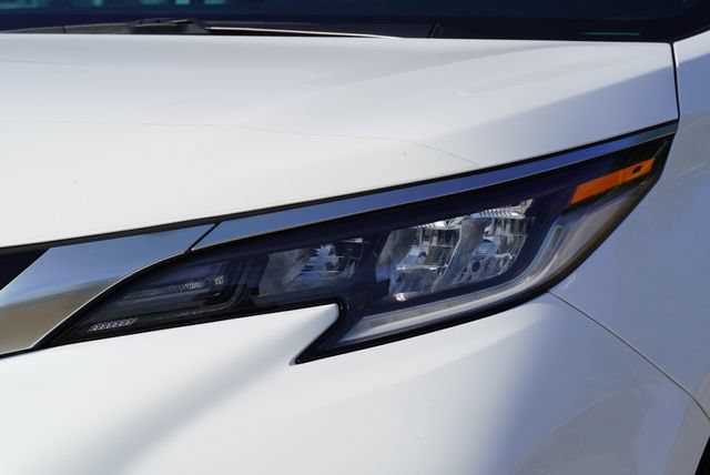 Used 2023 Toyota Sienna XSE FWD image 4