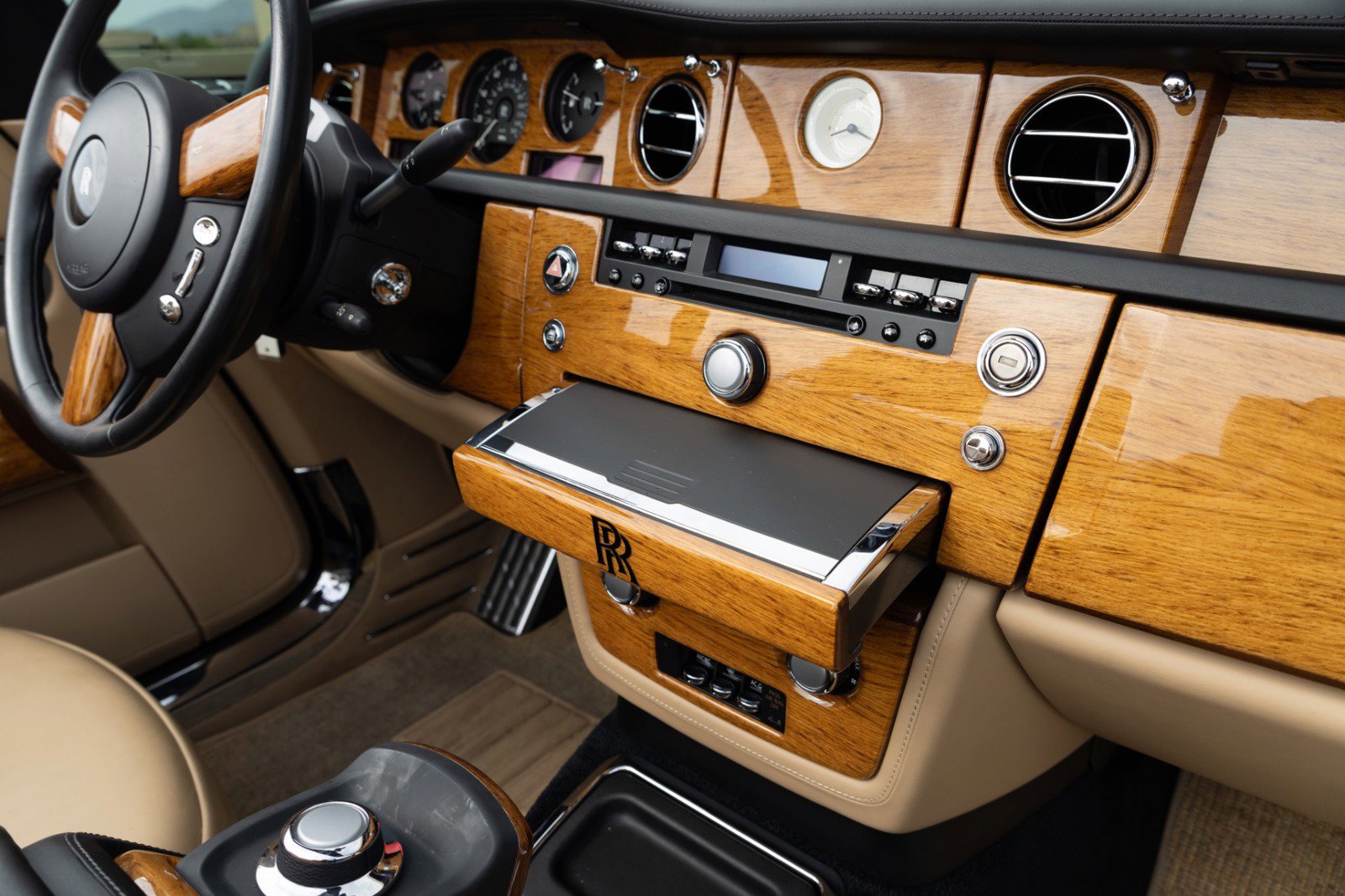 Used 2009 Rolls-Royce Phantom Drophead Coupe image 42