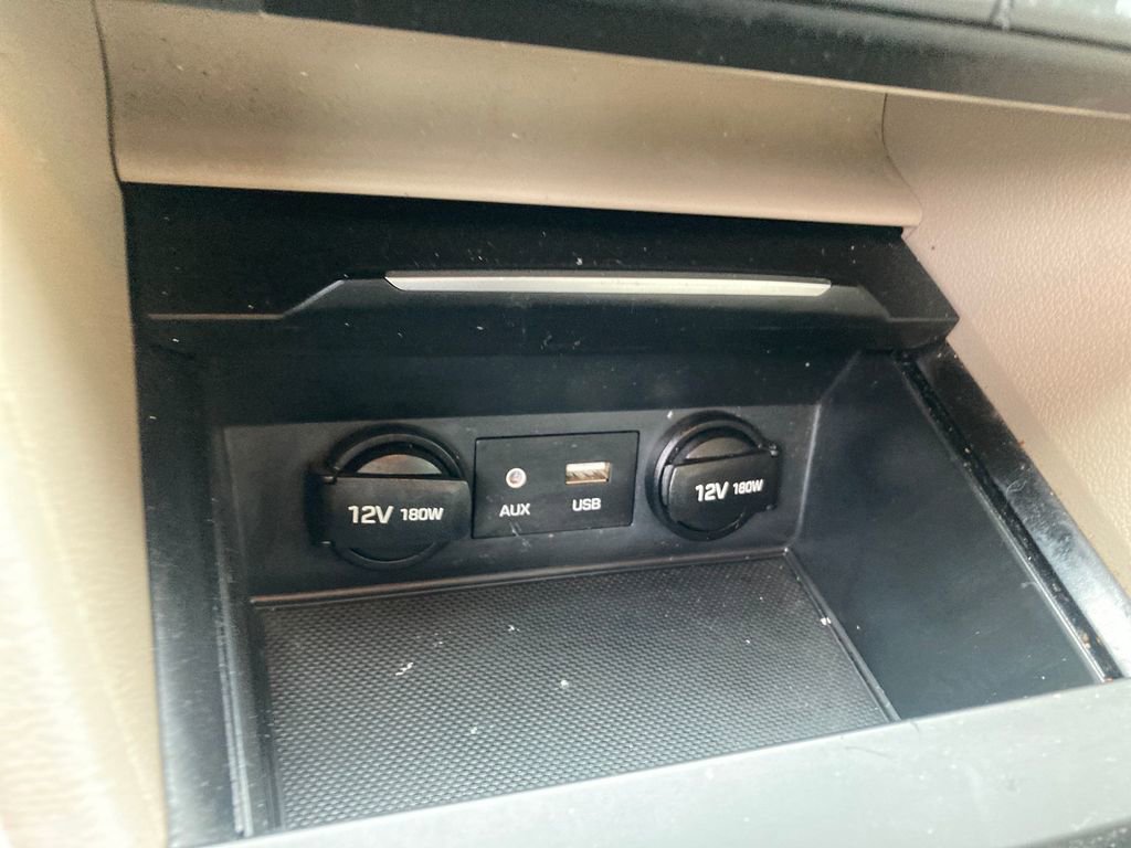 Used 2018 Hyundai Elantra SE image 25