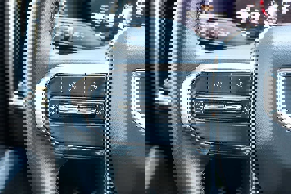 Used 2025 GMC Canyon Elevation w/ Convenience Package image 25