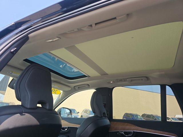 Used 2023 Volvo XC90 B6 Plus image 15