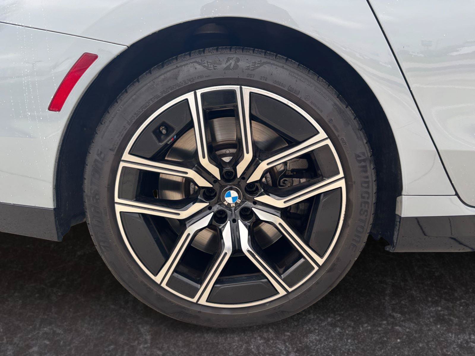 Certified 2023 BMW 760i xDrive AWD/4WD image 27