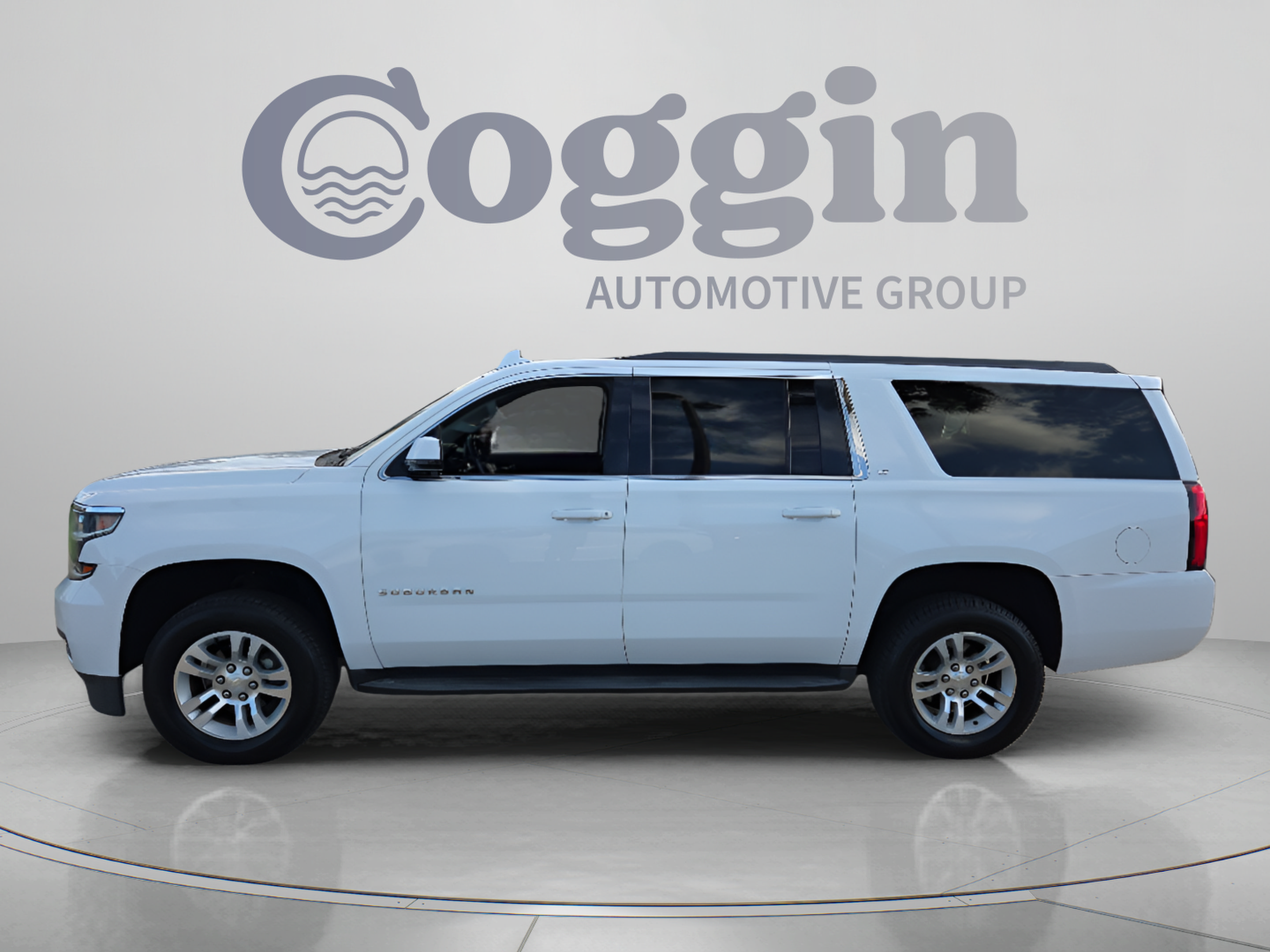Used 2018 Chevrolet Suburban LT RWD image 2