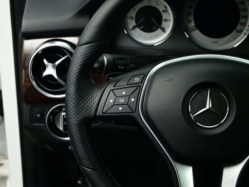 Used 2015 Mercedes-Benz GLK 350 4MATIC image 4