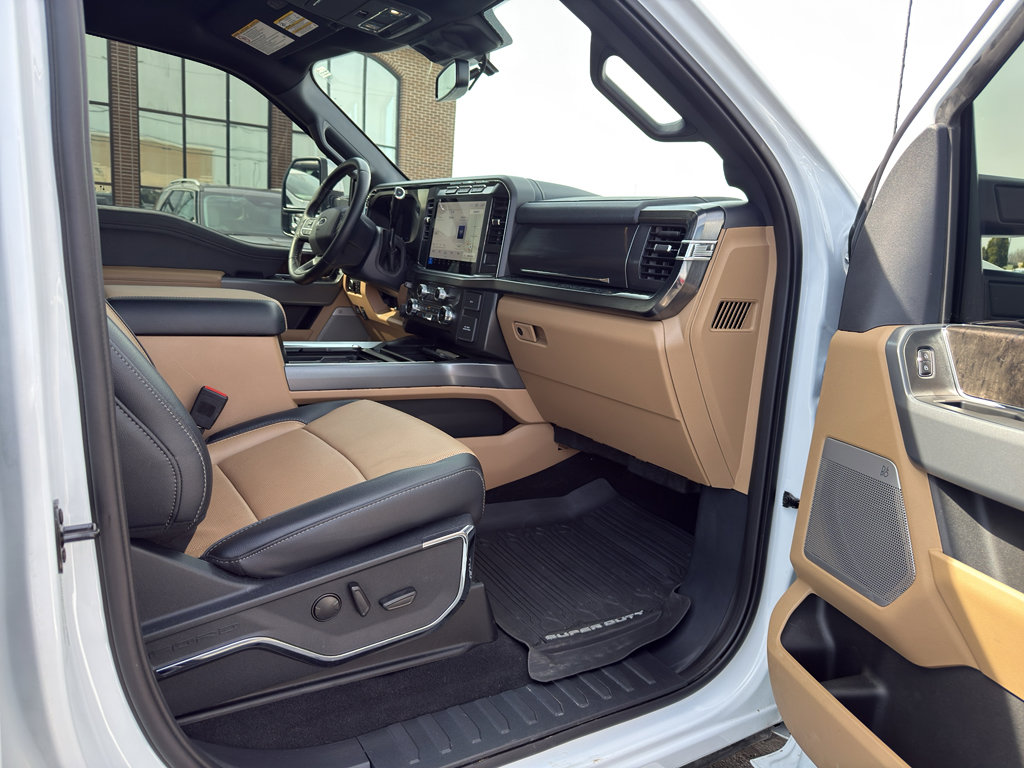 Used 2024 Ford F350 Lariat w/ Chrome Package image 35